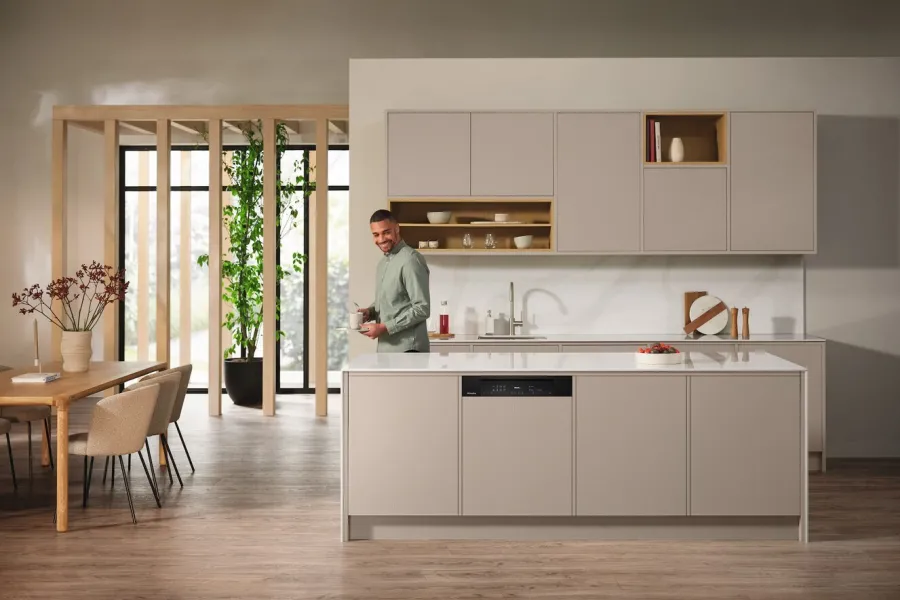 Ημι-εντοιχιζόμενο πλυντήριο πιάτων Miele G7710 SCi AutoDos με Wi-Fi για 14 Σερβίτσια Π59.8xY80.5εκ.