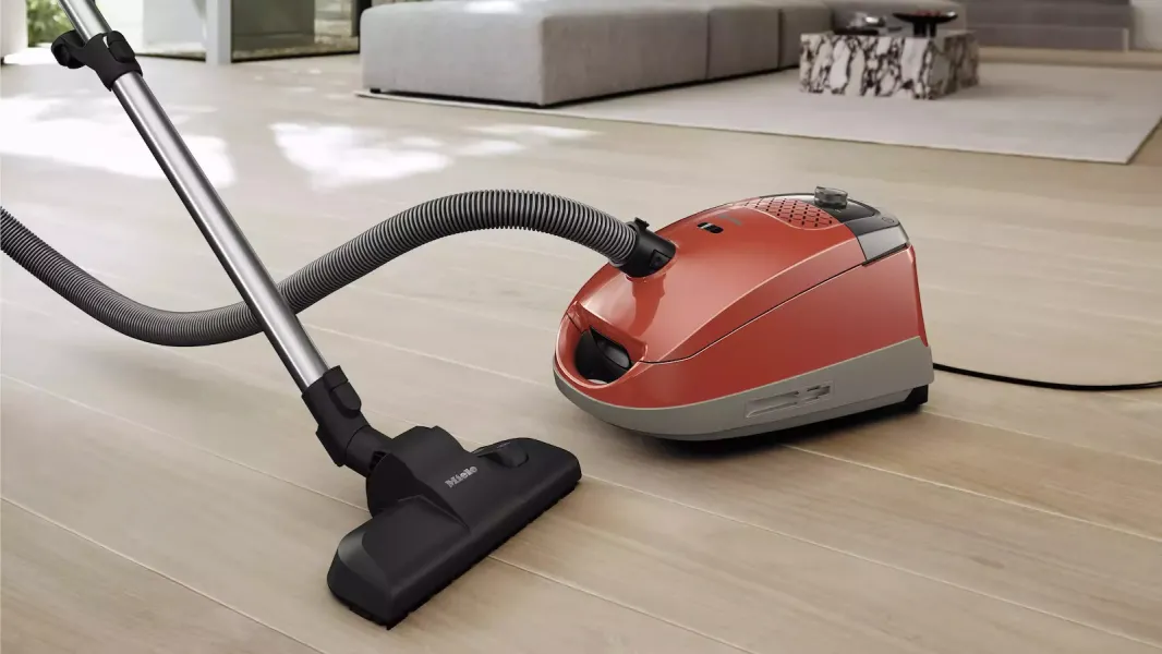 Ηλεκτρική Σκούπα Miele Guard S1 Junior 890W με Σακούλα 3.5lt Κόκκινη